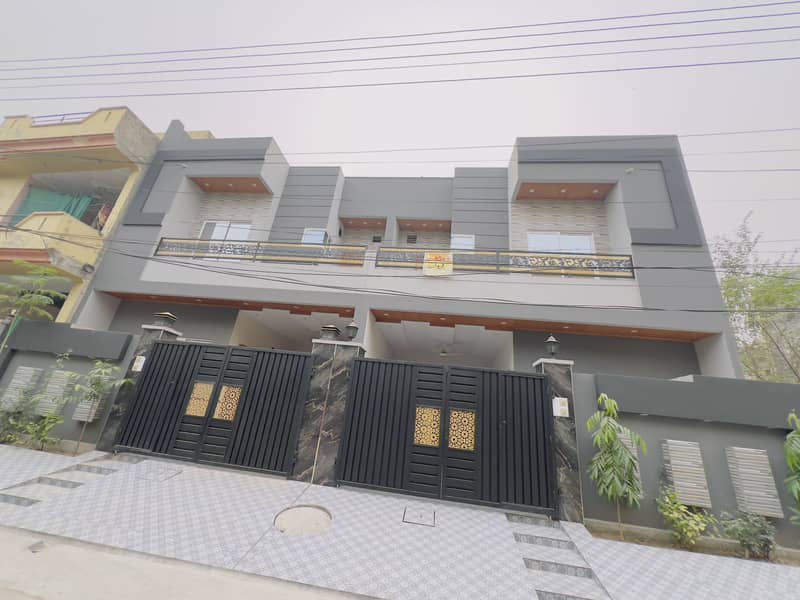 High-End 5 Marla House For Sale Near Emporium Mall & Expo Centre 1