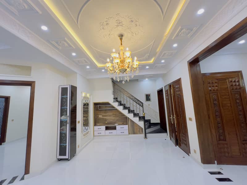 High-End 5 Marla House For Sale Near Emporium Mall & Expo Centre 4