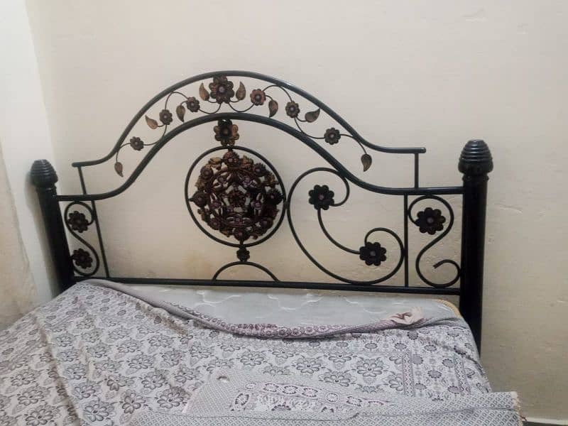 King size iron double bed with metress 0