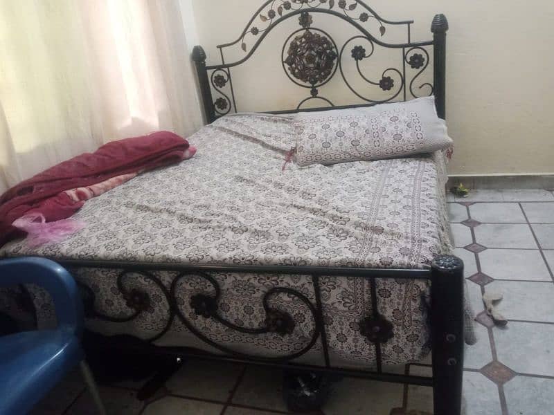 King size iron double bed with metress 2