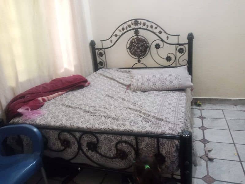 King size iron double bed with metress 3