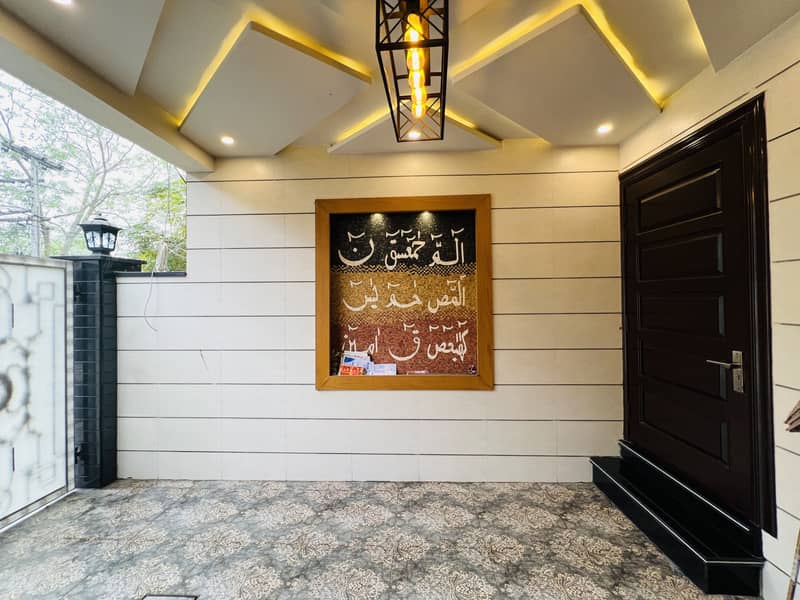 High-End 5 Marla House for Sale Near Emporium Mall & Expo Centre 11