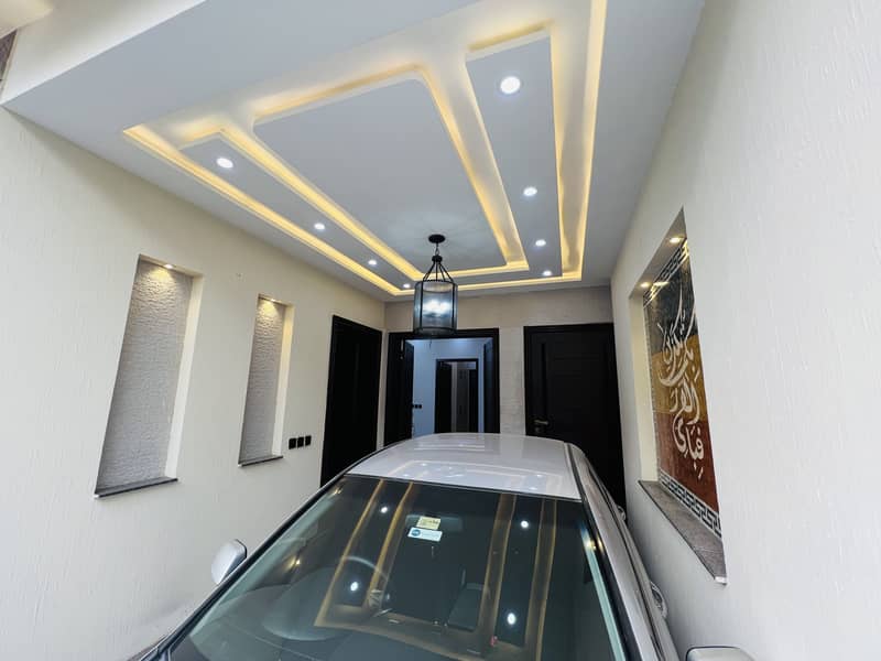 Modern 5 Bedroom House In Johar Town Phase 2 - Ideal Family Home Investment Opportunity 17