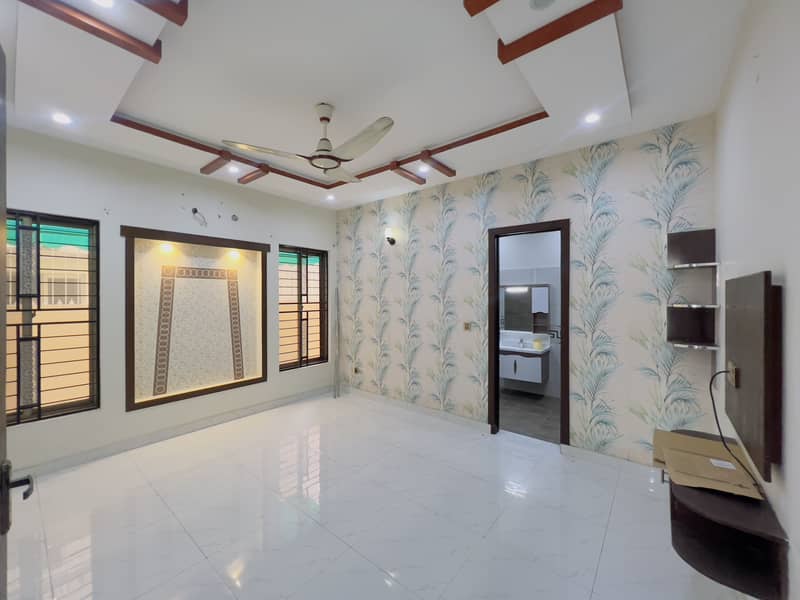 10 Marla Like Brand New House For Sale In Wapda Town Phase 1 Block E2 6