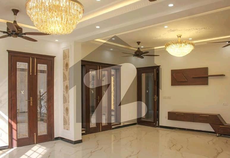 Brand New 11 Marla Corner House With 80ft Road Access & Sui Gas In Johar Town Phase 1 - Must See! 3