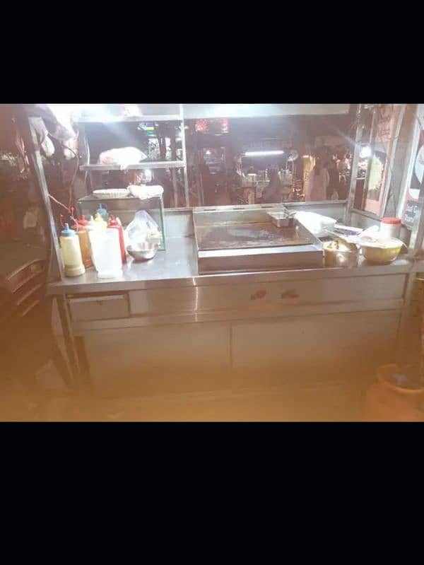 Giant Burger counter  with Grill.    price is 125,0000 3