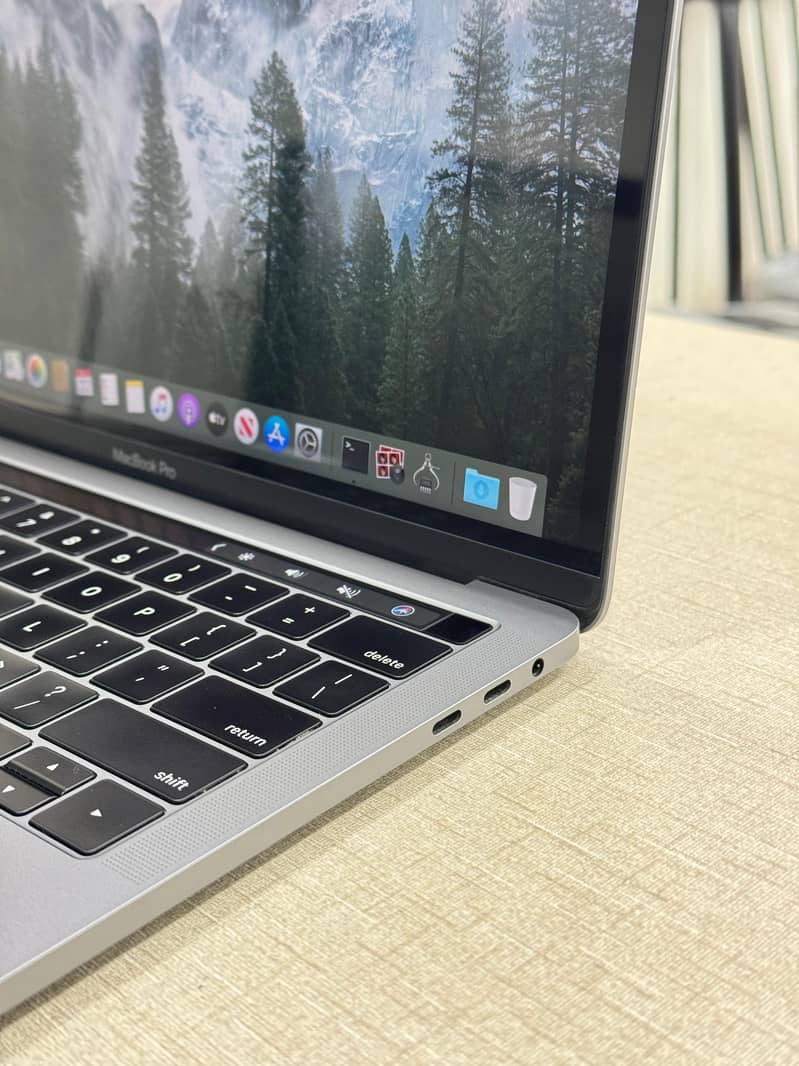 MacBook Pro / 13-inch 2019 / 16GB RAM 1TB SSD 2