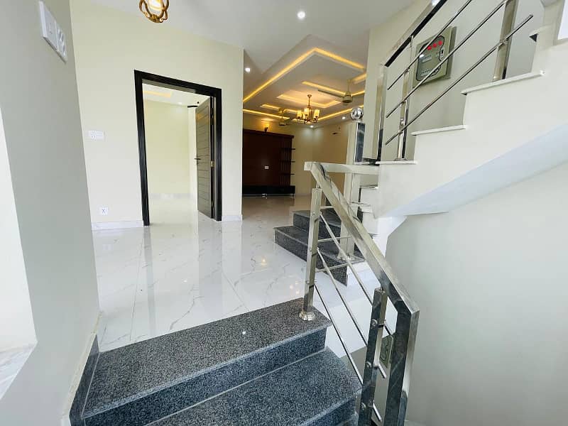 Brand New 10 Marla Villa for Sale In Top City 8