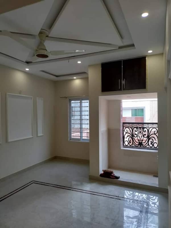 650 sqft brand new flat for sale in johar town 11