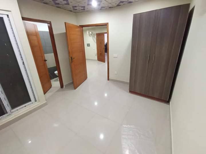 600 sqft beautiful flat for sale in johar town 0