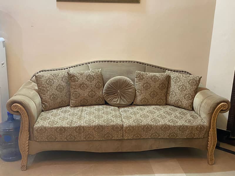 7 Seater Sofa Set in Good Condition for Sale 0