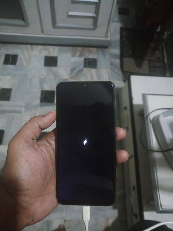 vivo y17. . . 4/128gb. . . official pta approved. . read add 1