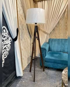 WOODEN FLOOR LAMP