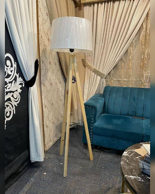 WOODEN FLOOR LAMP 1