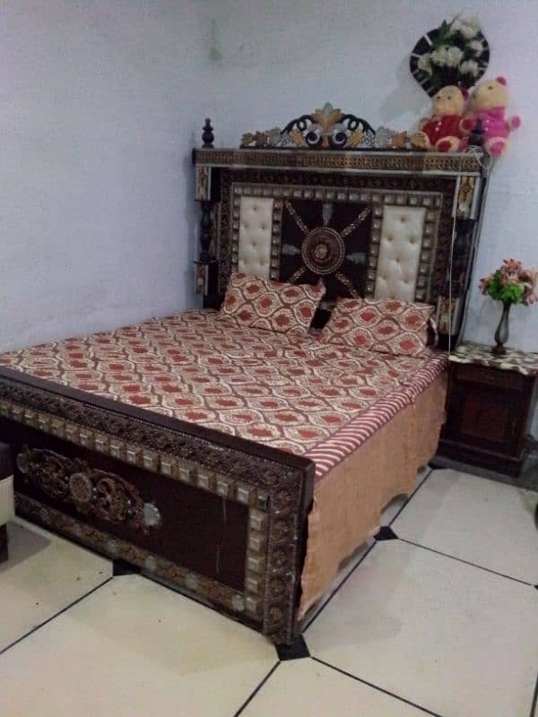 new condition king size bed with lights and dewan 1