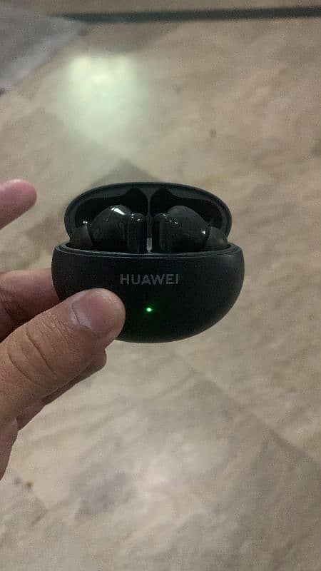 Huawei 5i original earbuds 1