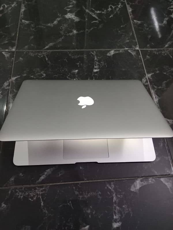 MacBook Air 2017- 13 Inch Core i5 8/128 0