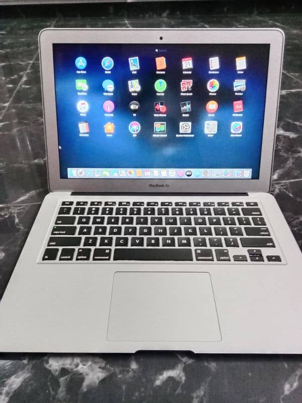 MacBook Air 2017- 13 Inch Core i5 8/128 1