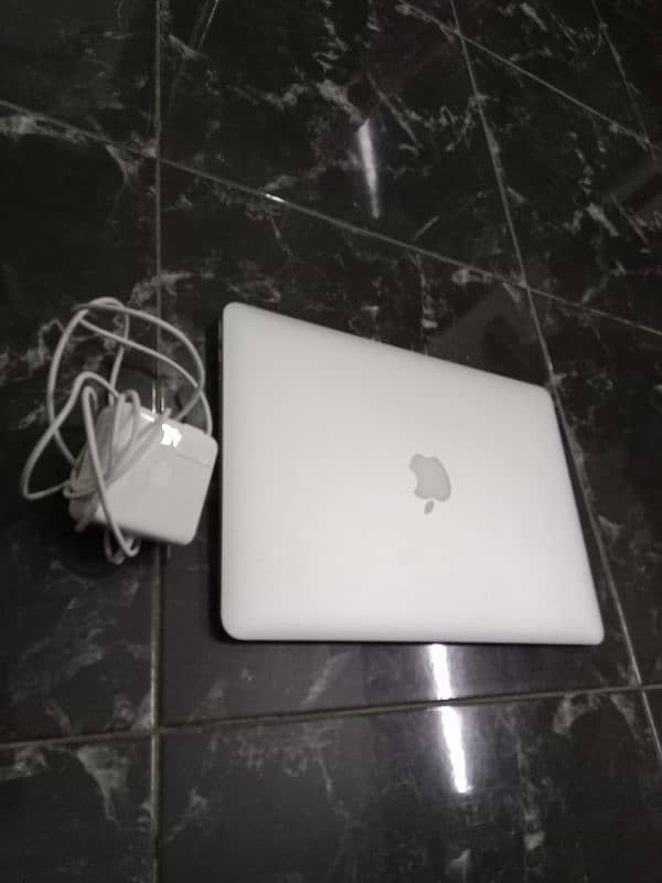 MacBook Air 2017- 13 Inch Core i5 8/128 5