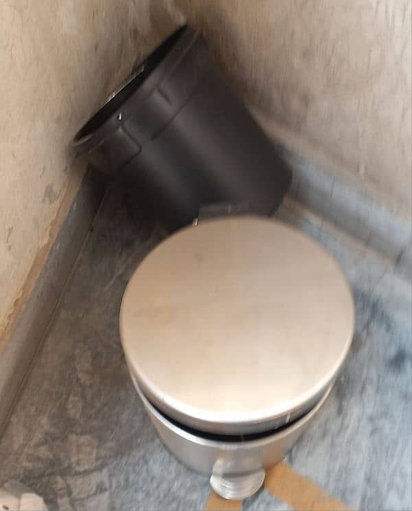 Dust bin 2