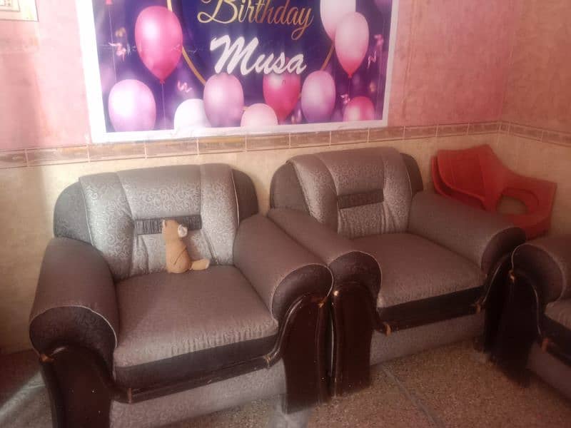 5 seater sofa condition used 1