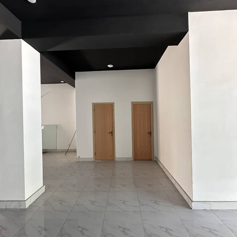 1 kanal Commercial Brand-New Floor Available For Rent 0