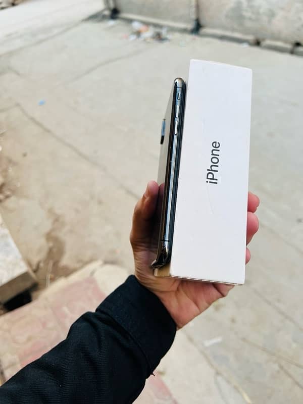 iphone xs 256gb pta approved with box 4