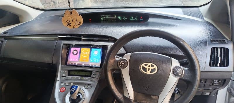 Toyota Prius 2013 16