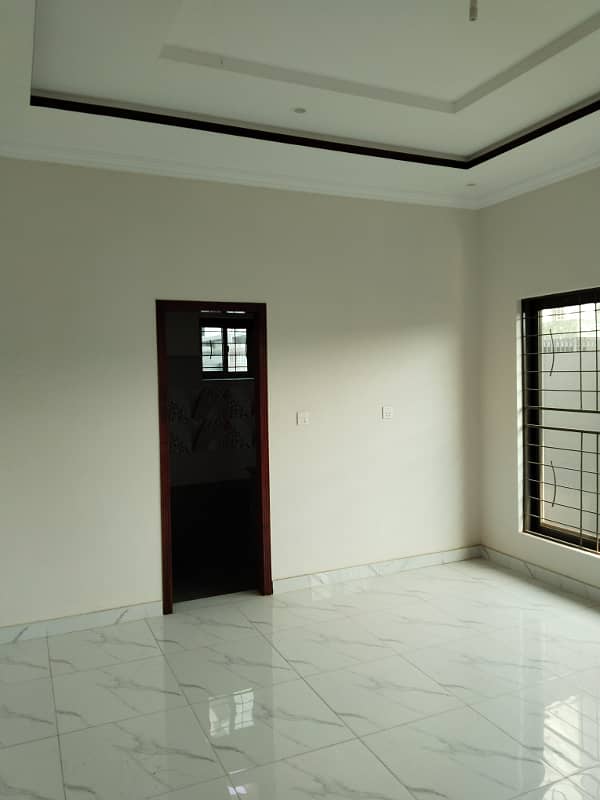 LDA Avenue 1 lhr. 10 Marla newly house for sale 20