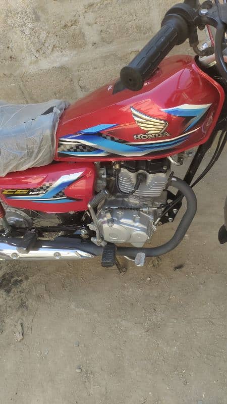 CG Honda 125 2023 ka end k h 24 ka patta h new bike h (03102184649) 0