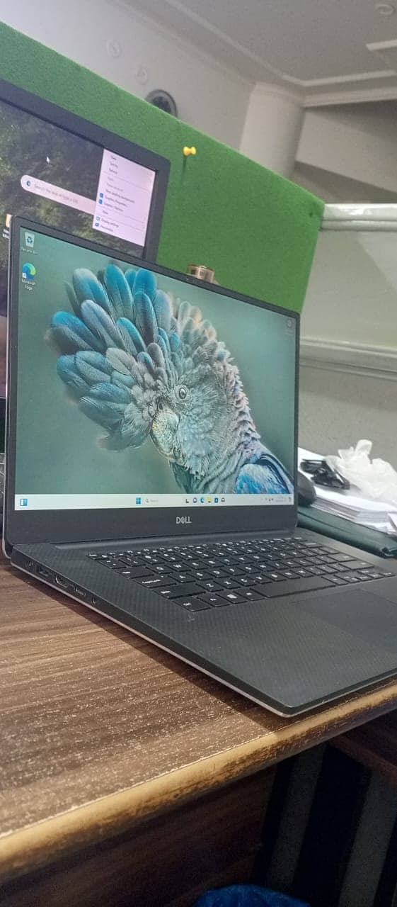 Dell XPS 15 7590 1