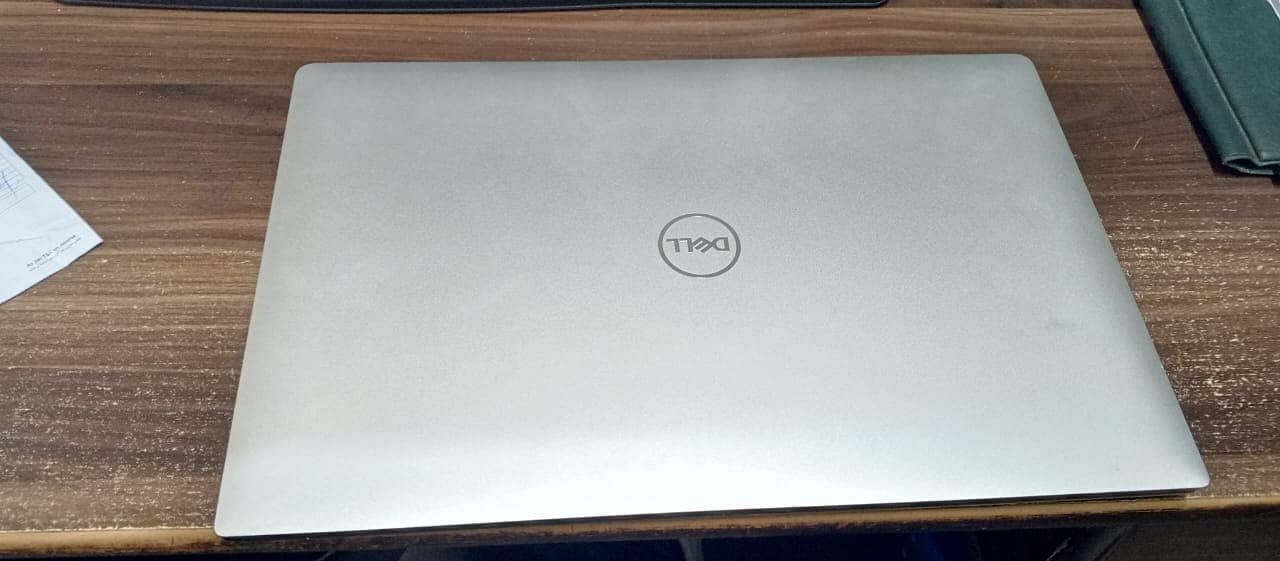 Dell XPS 15 7590 3