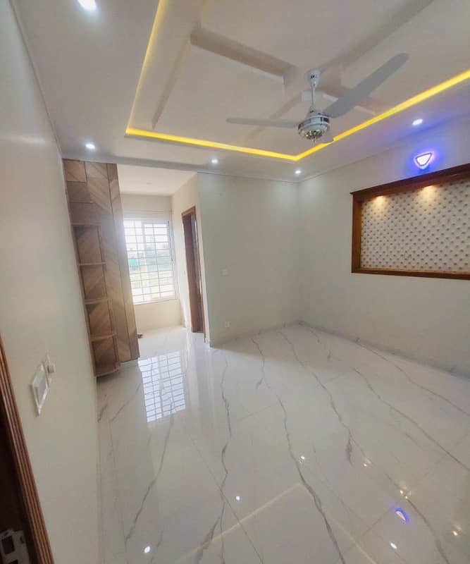 G-10/2 Beautiful Upper Portion 1/Kanal Very Reasonable Rent 3