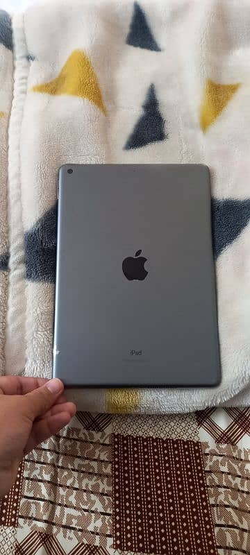 ipad 8th generation 128gb 10/9 condition 1