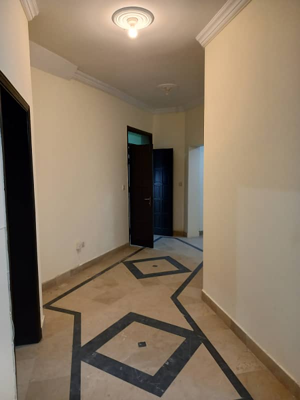 1 Kanal Upper Portion Available For Rent In E/11 1