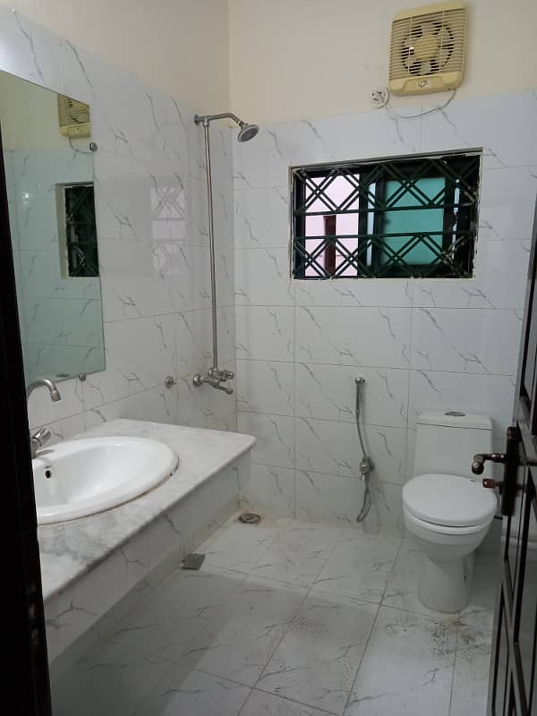 1 Kanal Upper Portion Available For Rent In E/11 5