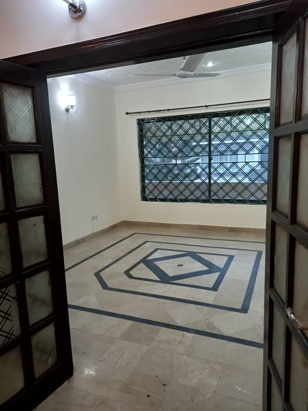 1 Kanal Upper Portion Available For Rent In E/11 7