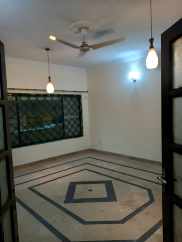 1 Kanal Upper Portion Available For Rent In E/11 8