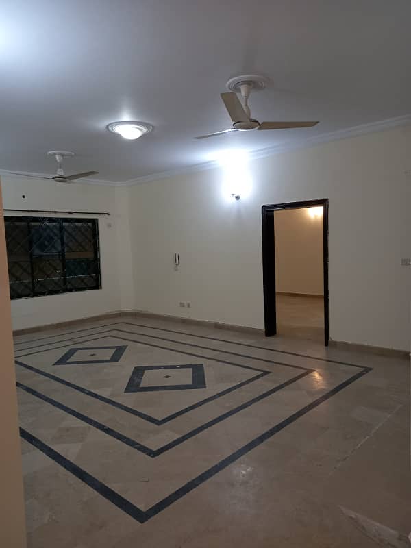 1 Kanal Upper Portion Available For Rent In E/11 9