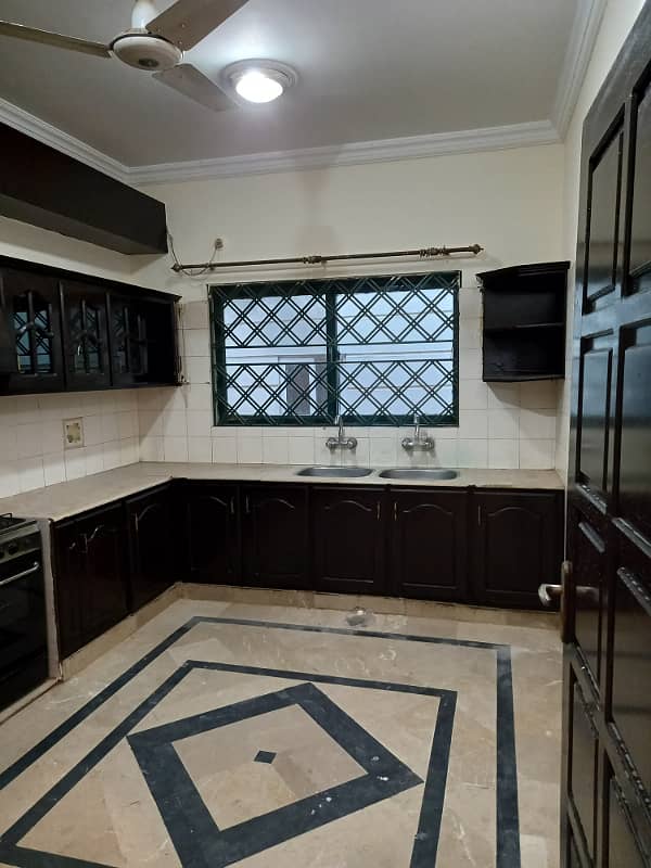 1 Kanal Upper Portion Available For Rent In E/11 16