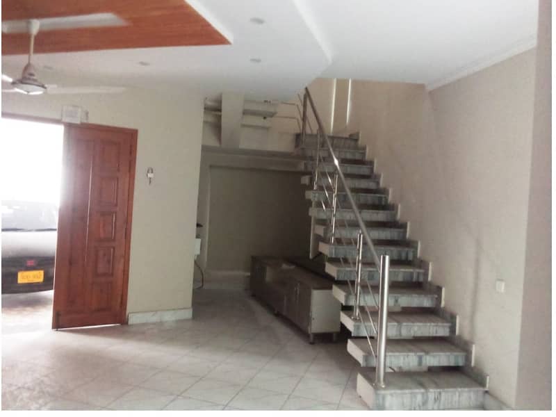 Area 1 Kanal Double Storey Building For Corporate Office Reasonable Rent Gulberg 3 Lahore 6