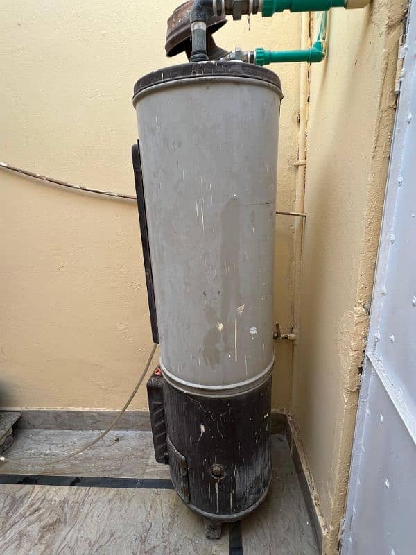 Geyser For Sale 10/10 Condition 35 litres Water storage 1