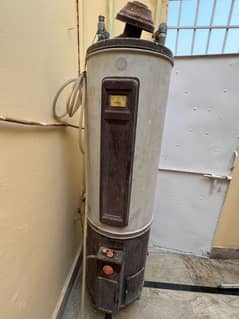 Geyser For Sale 10/9 Condition 35 Gallon Water storage