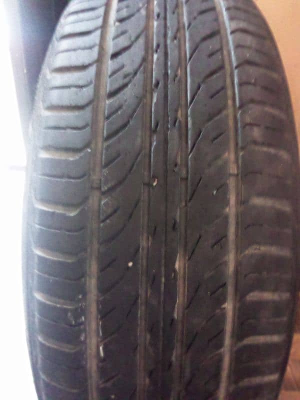 tyre china ka 195/65/15.  aik he hai 1