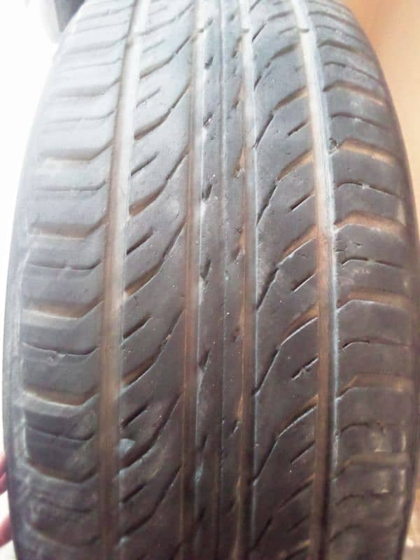 tyre china ka 195/65/15.  aik he hai 4