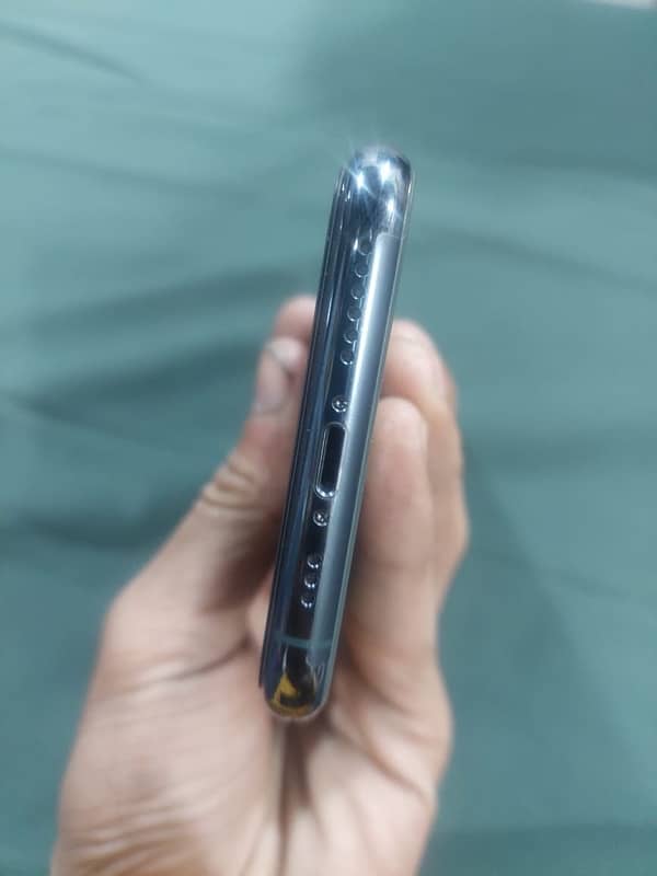 Iphon 11 pro PTA proved 0