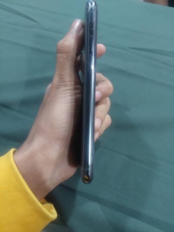 Iphon 11 pro PTA proved 3