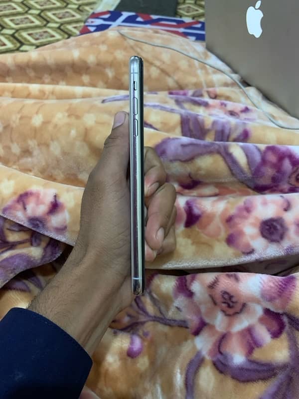 iPhone XS Max 4