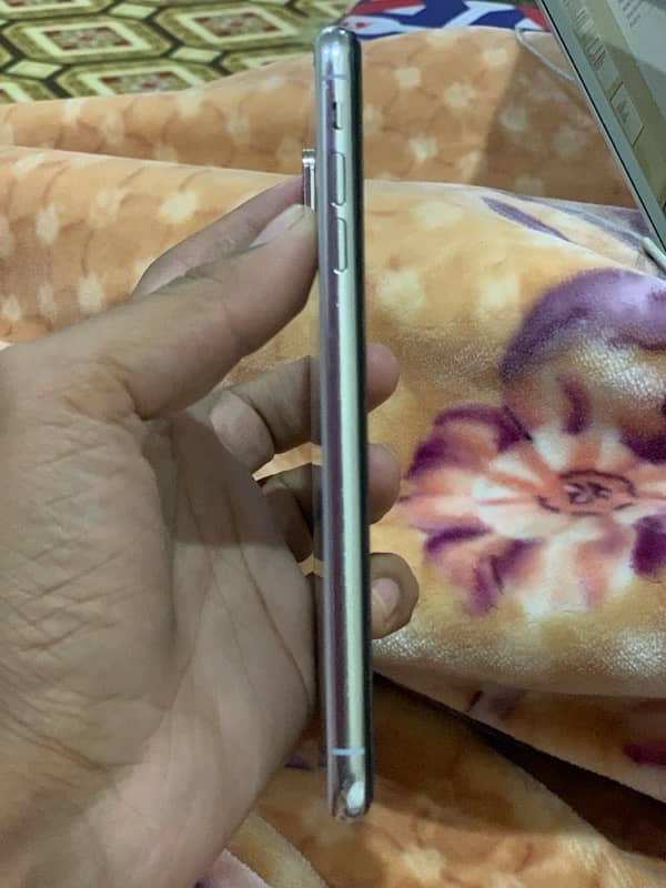 iPhone XS Max 7