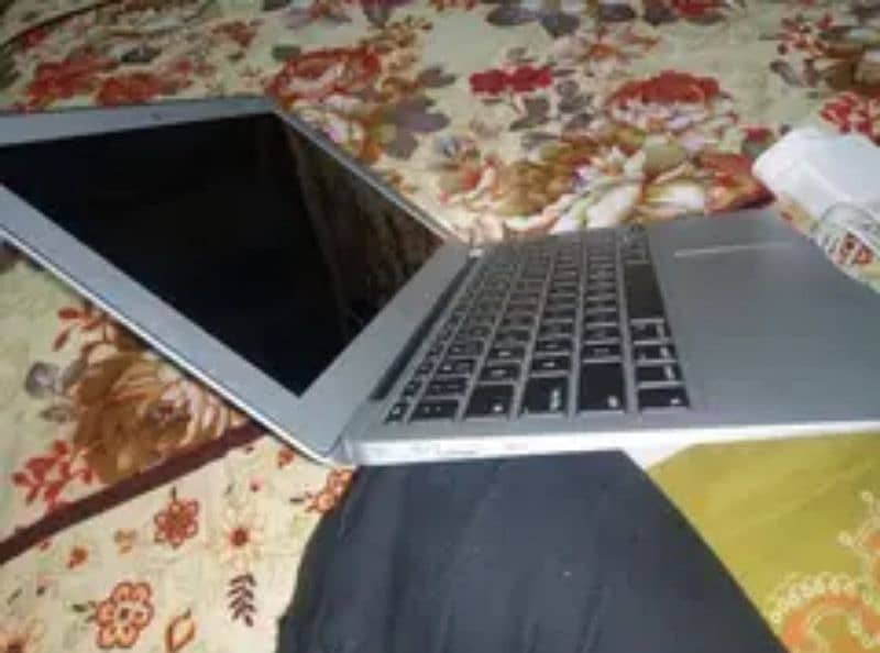 Mac book Air almost new neat nad clean 10/10 condition 1